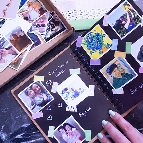 Siyah Yapraklı Anı Kitabı ve 27 adet 6x6 cm Fotoğraf ve 100 renkli mini etiket